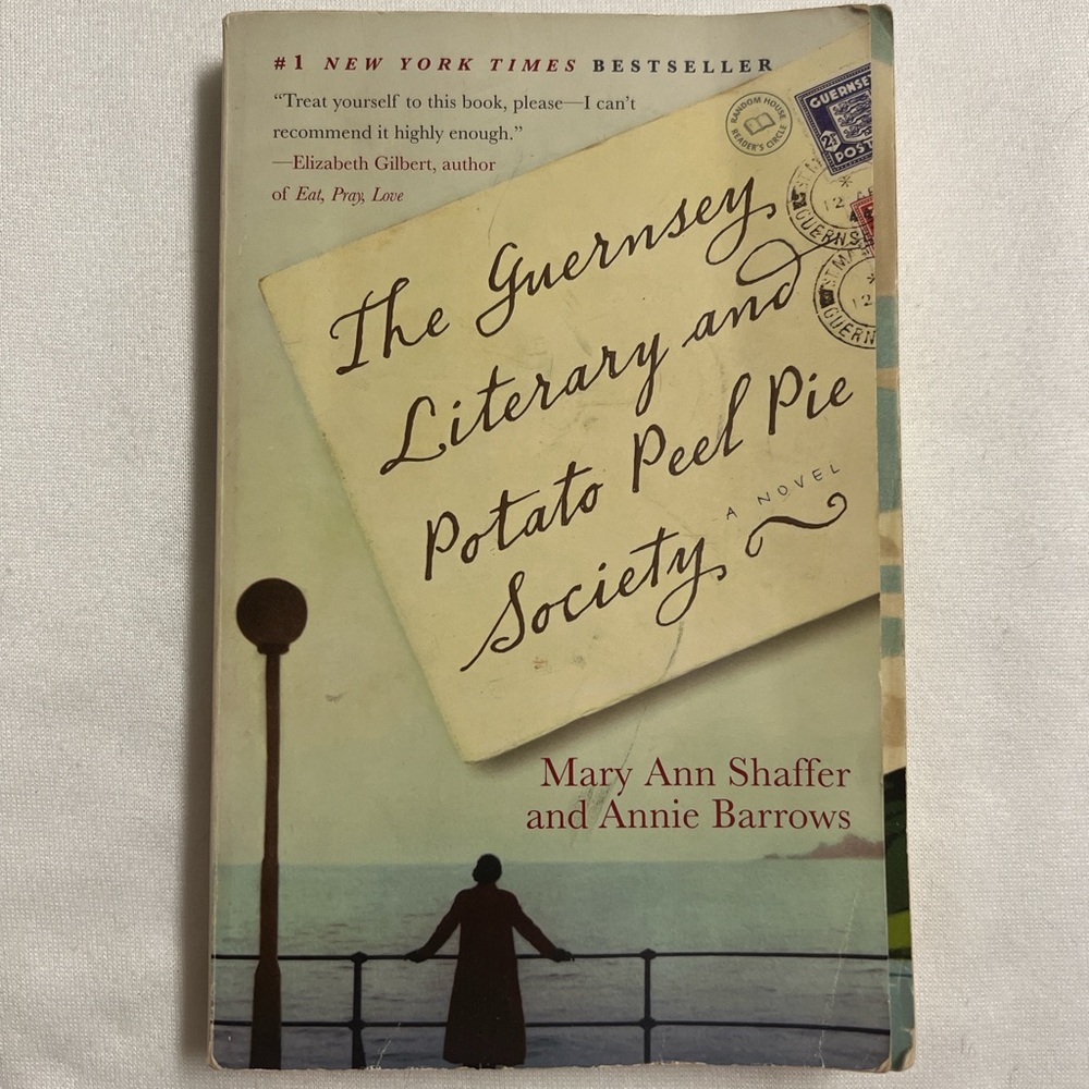 The Guernsey Literary and Potato Peel Pie Society paperback book